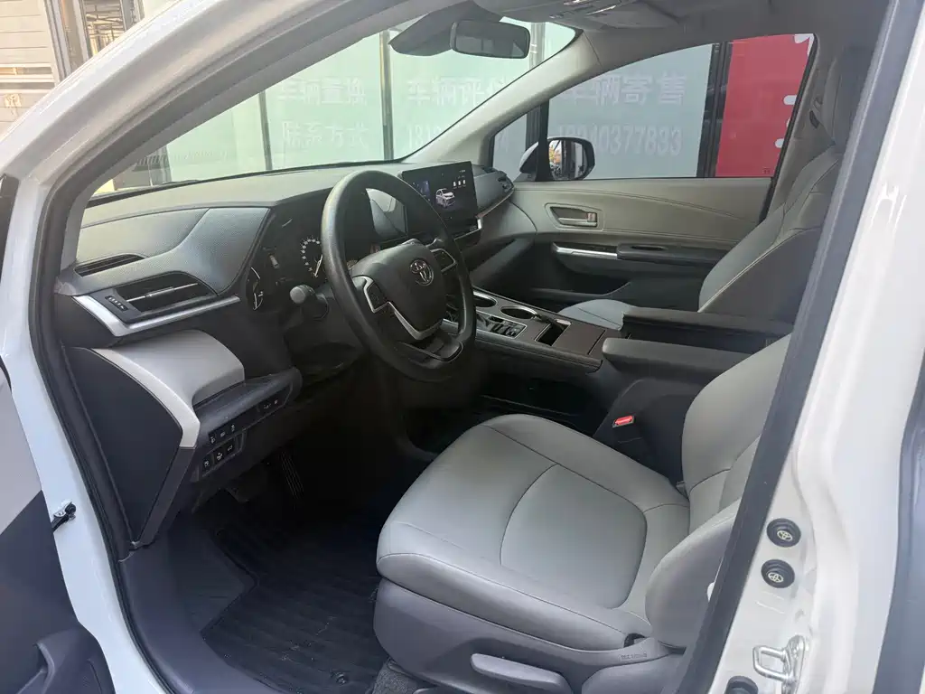 Toyota Granvia — миниатюра 4
