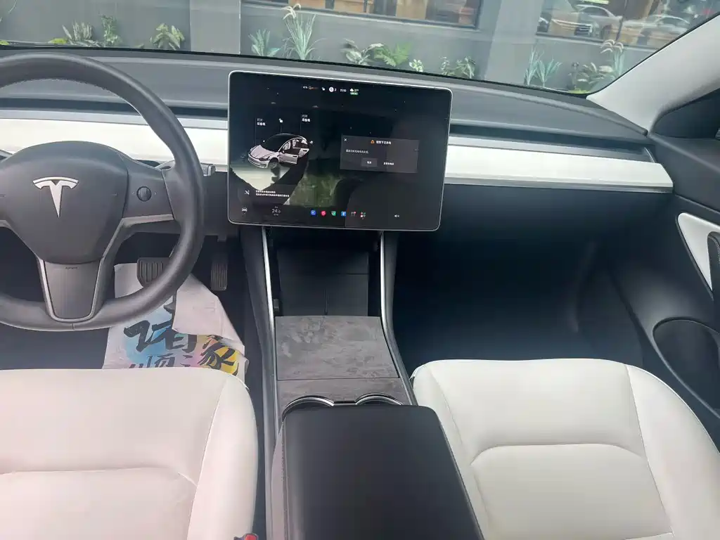Tesla Model 3 — миниатюра 5