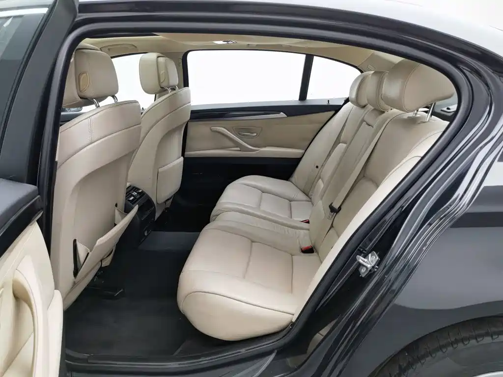 BMW 5 Series — миниатюра 15