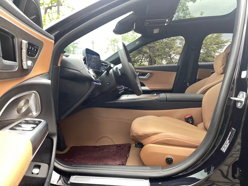 Mercedes-Benz E-Class — миниатюра 7