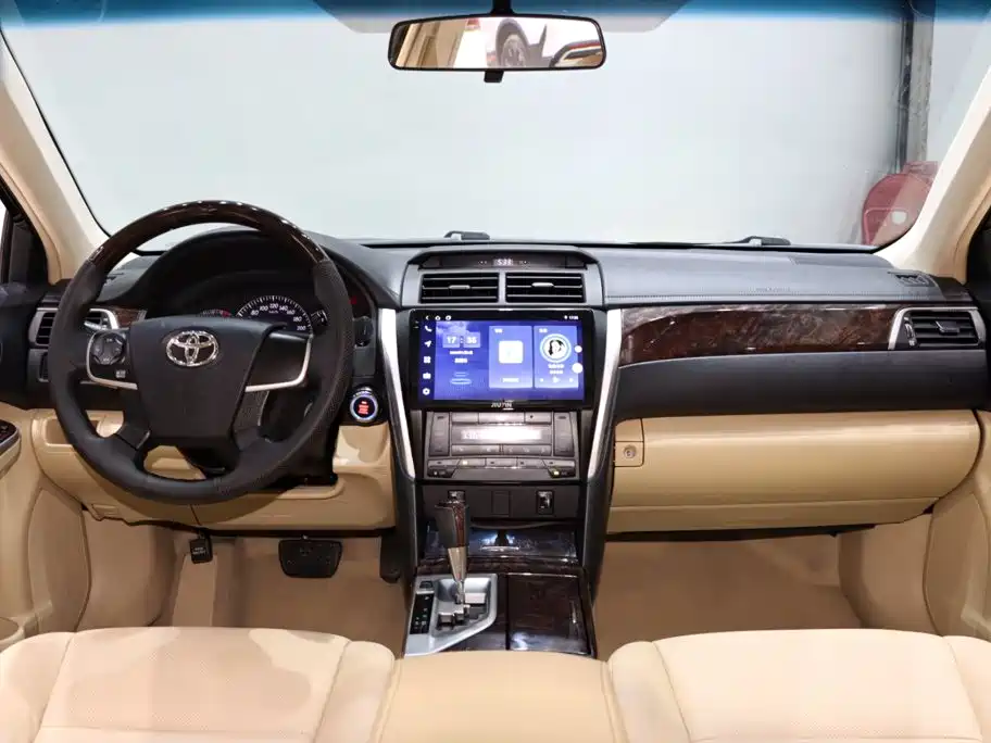 Toyota Camry — миниатюра 12