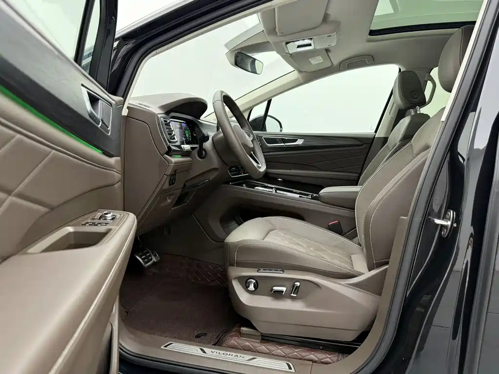 Volkswagen Viloran 380TSI Premium Edition, фото 5