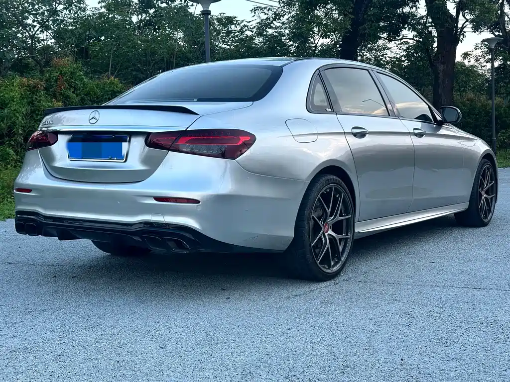 Mercedes-Benz E-Class — миниатюра 4