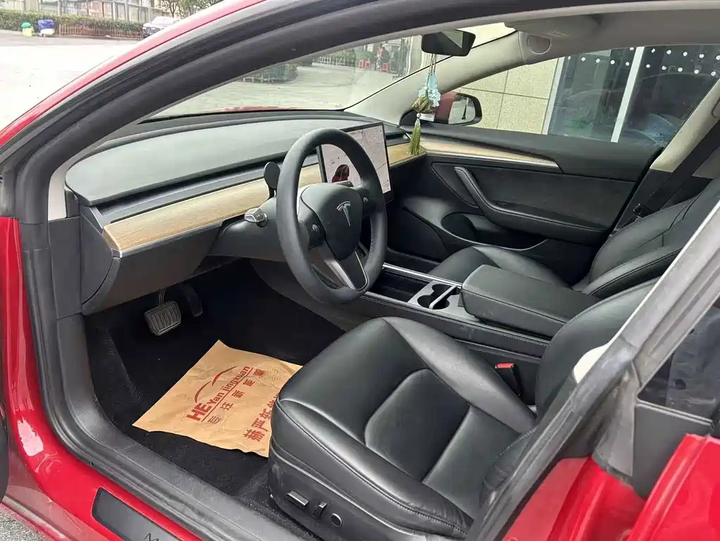 Tesla Model 3 — миниатюра 6