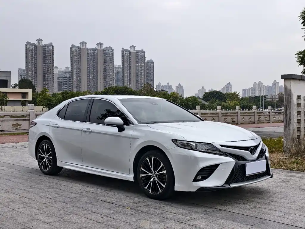 Toyota Camry — миниатюра 3
