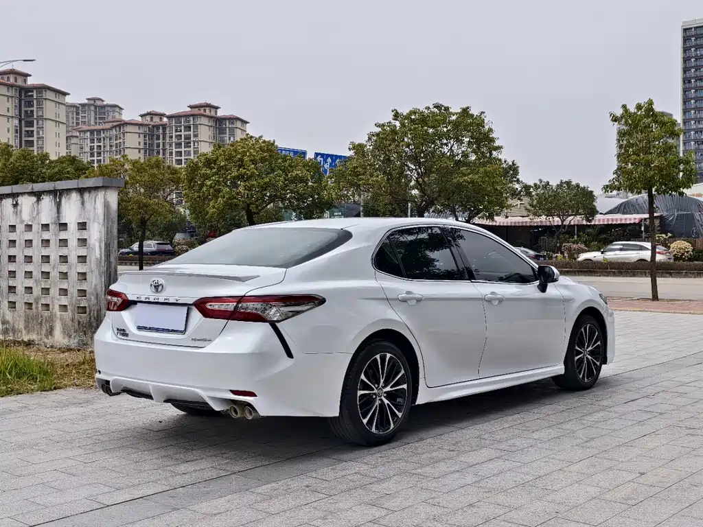 Toyota Camry — миниатюра 9