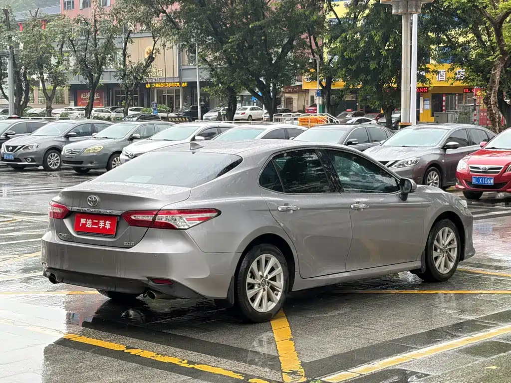 Toyota Camry — миниатюра 7