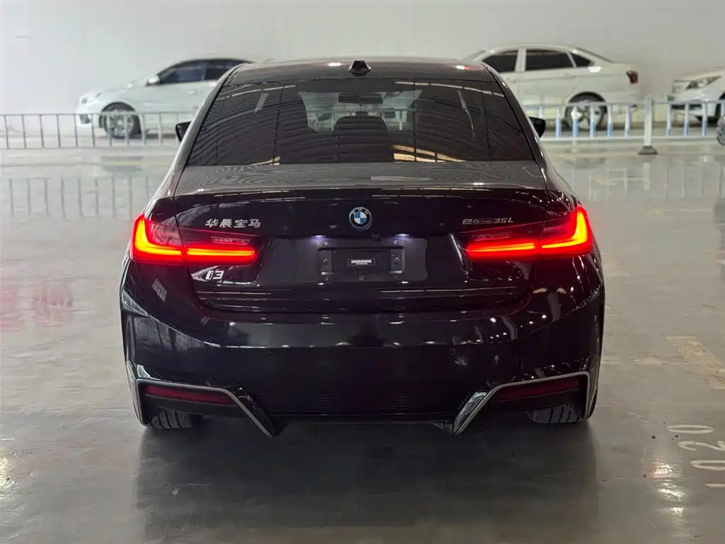 BMW i3 2022 eDrive 35 L