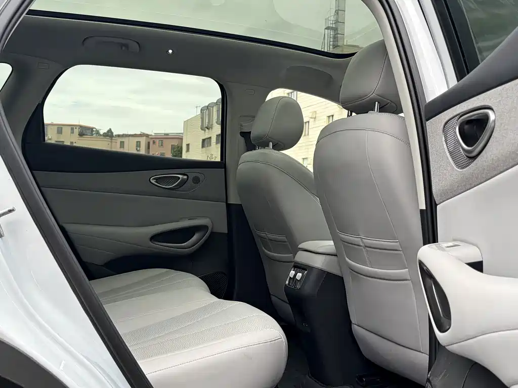 BYD Sealion 05 EV — миниатюра 16