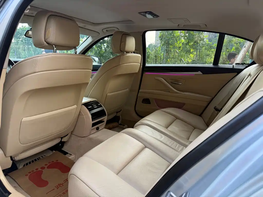 BMW 5 Series — миниатюра 6