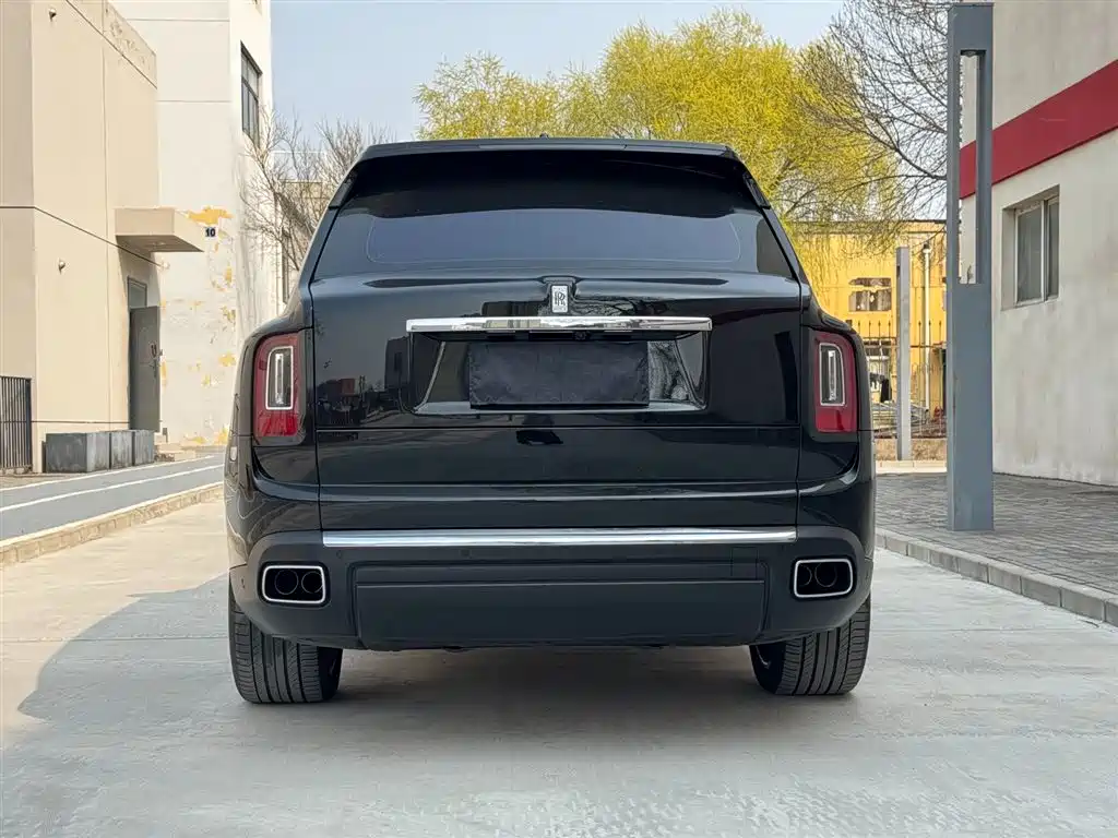 Rolls-Royce Cullinan 2022 мест