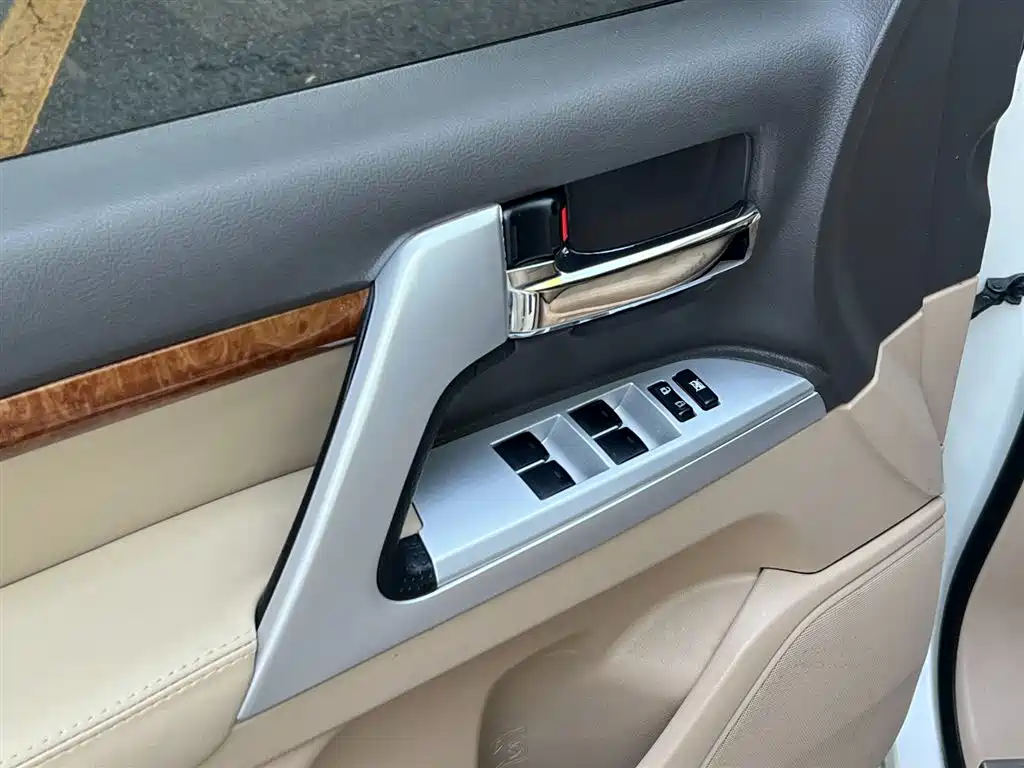 Toyota Land Cruiser 2014 4.0L AT