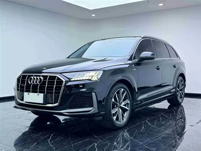 AUDI Q7 2021