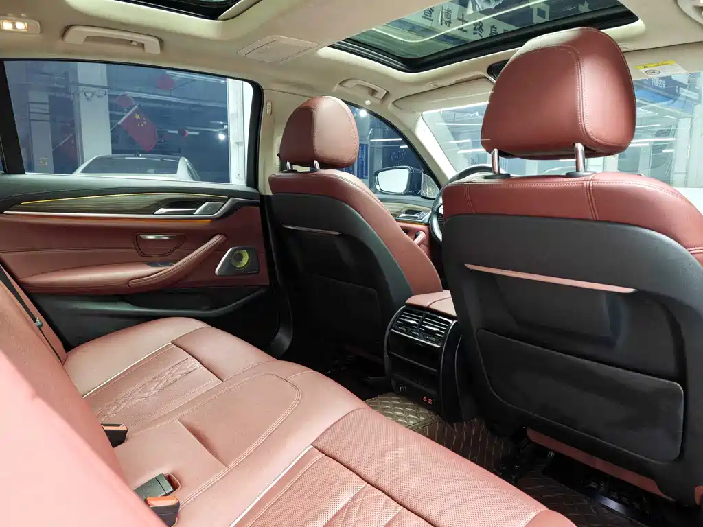 BMW 5 Series — миниатюра 11