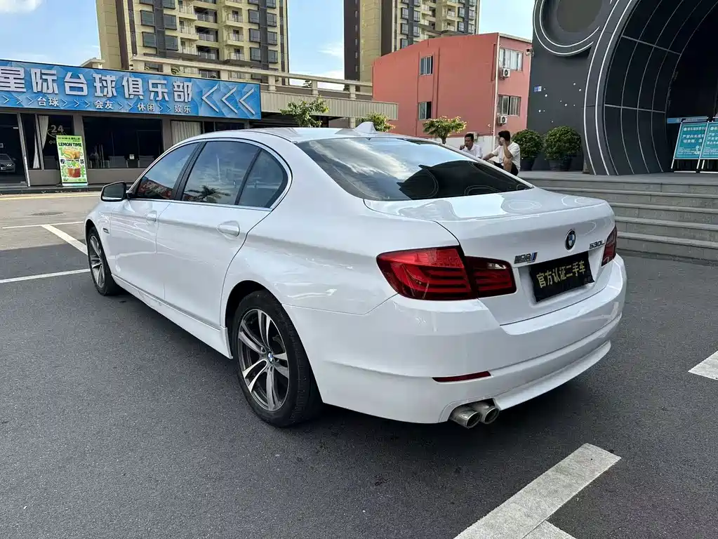 BMW 5 Series — миниатюра 6