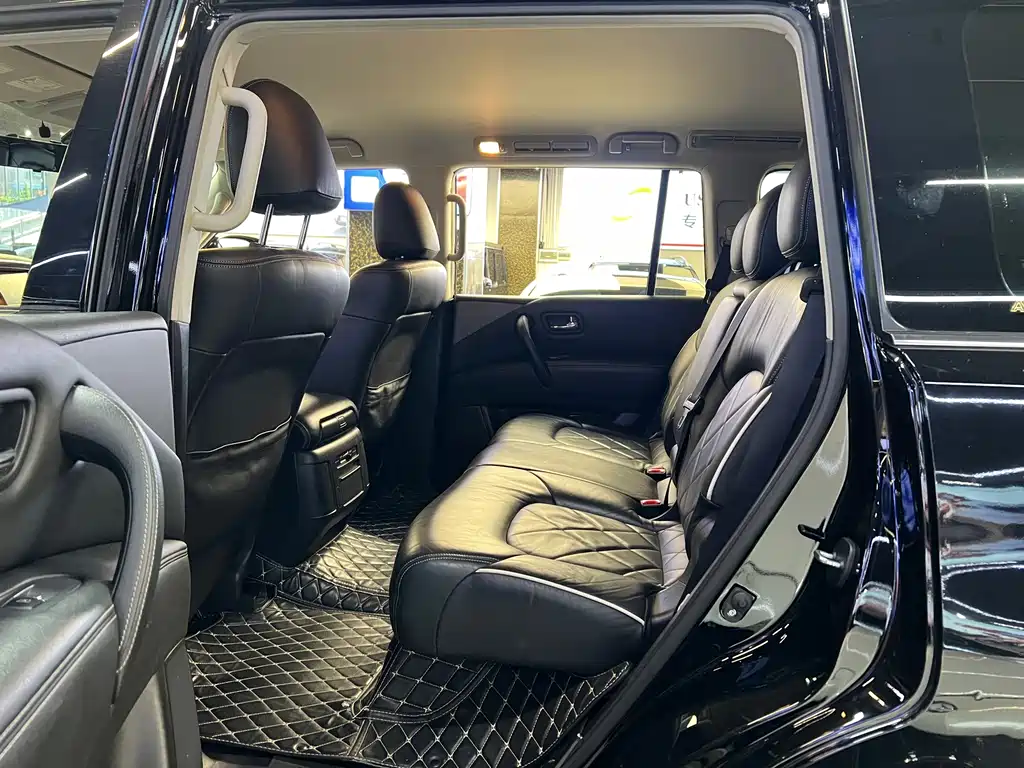 Nissan Patrol — миниатюра 6