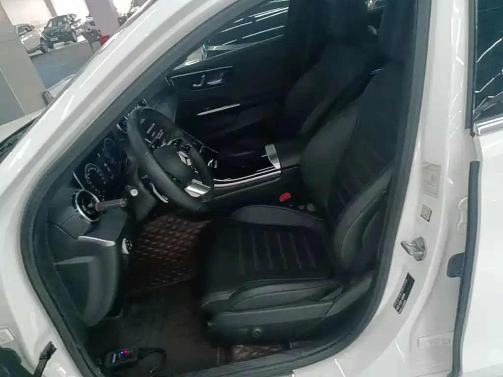 Mercedes-Benz C-Class — миниатюра 15