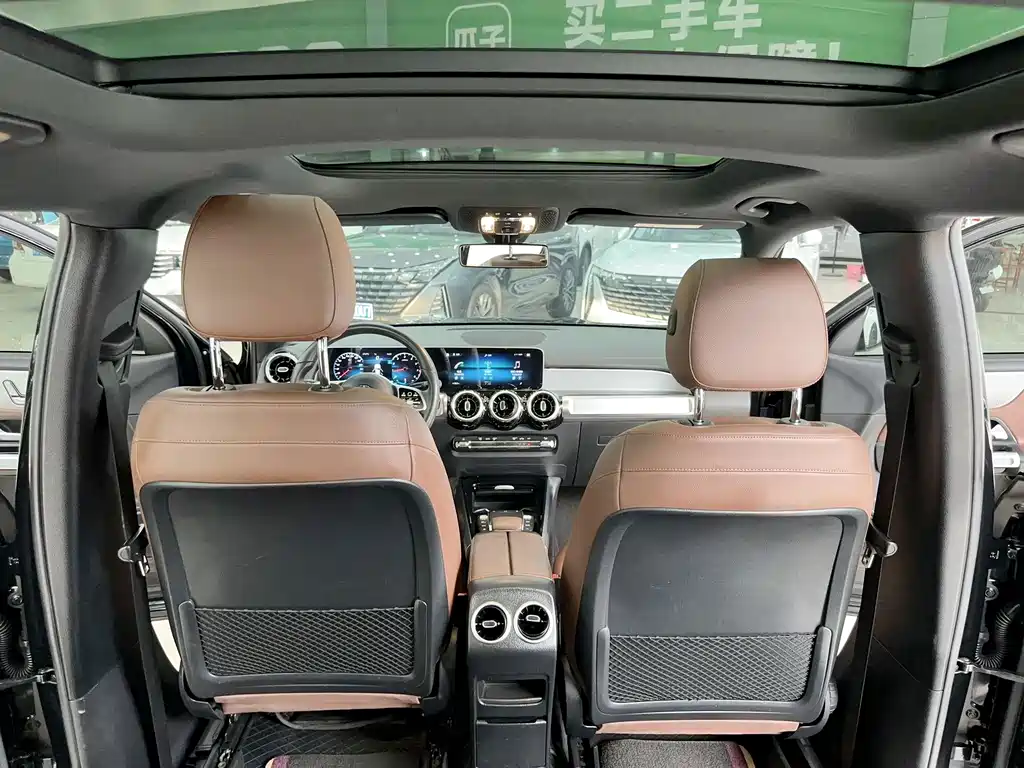 Mercedes-Benz GLB — миниатюра 30