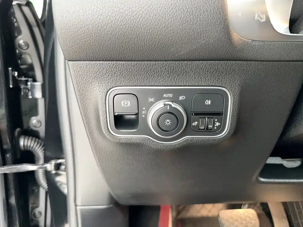Mercedes-Benz GLB — миниатюра 33