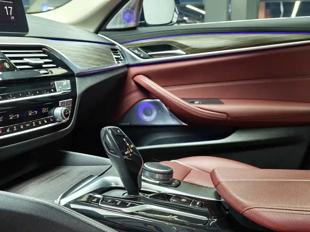BMW 5 Series — миниатюра 9