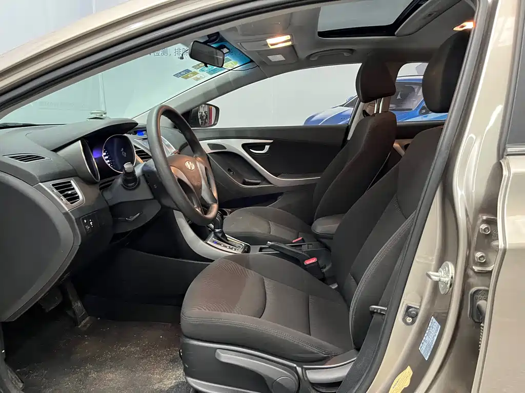 Hyundai Elantra Langdong — миниатюра 7