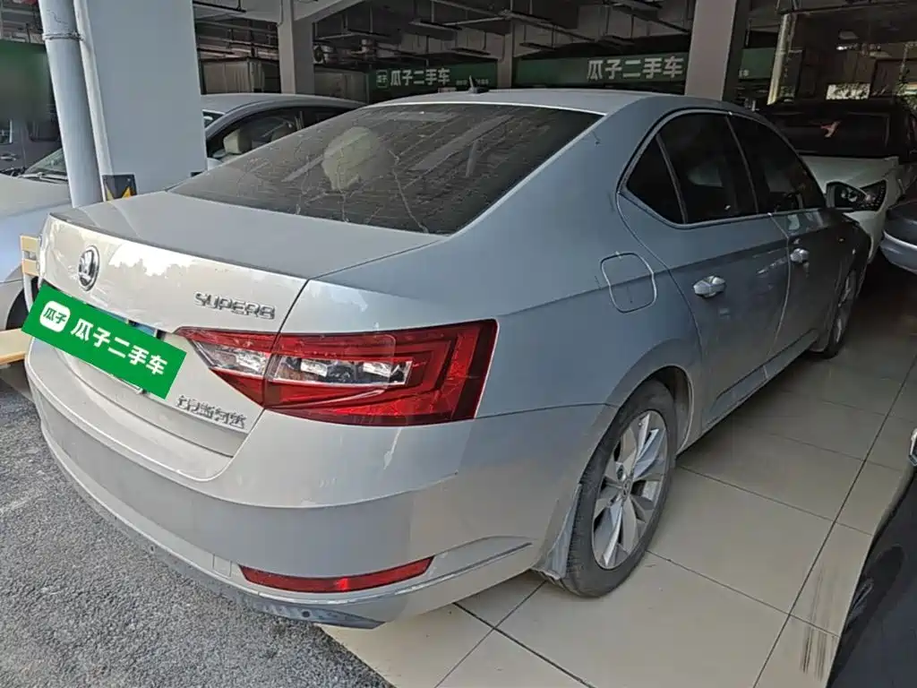 Skoda Superb — миниатюра 7