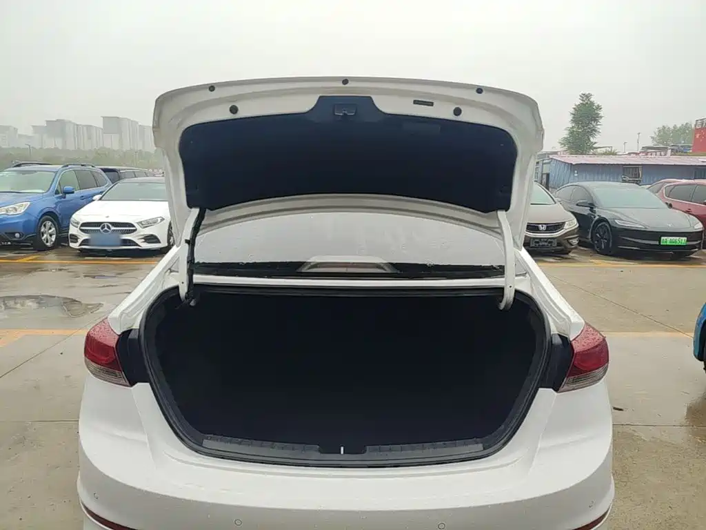Hyundai Elantra — миниатюра 19