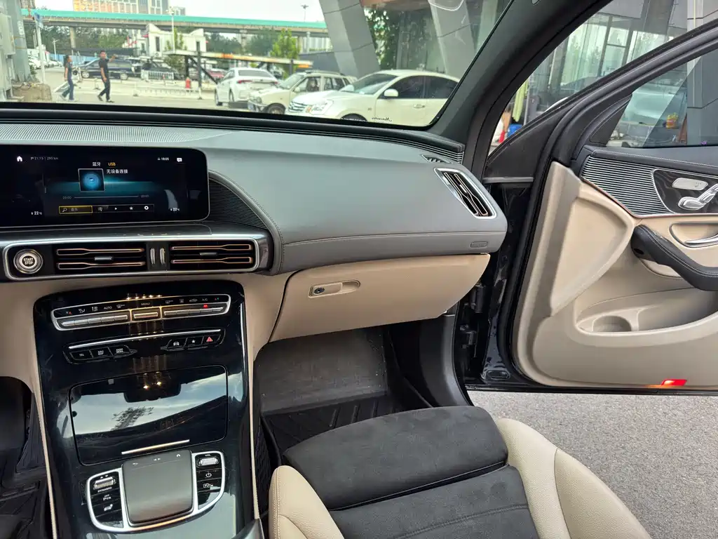 Mercedes-Benz EQC — миниатюра 11