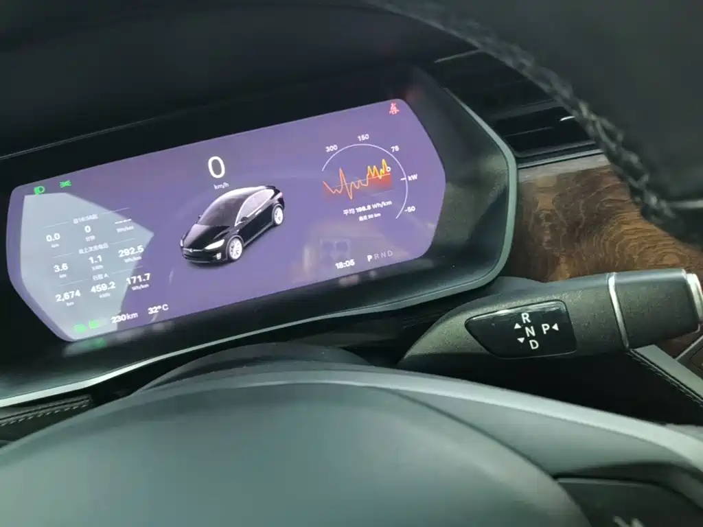 Tesla Model X — миниатюра 14
