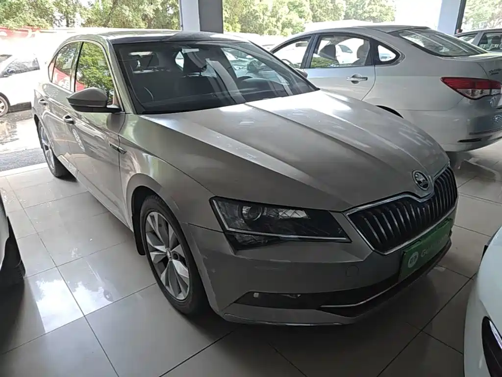Skoda Superb — миниатюра 4