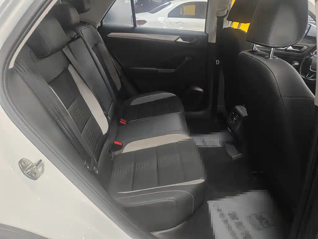 Volkswagen T-Roc — миниатюра 6