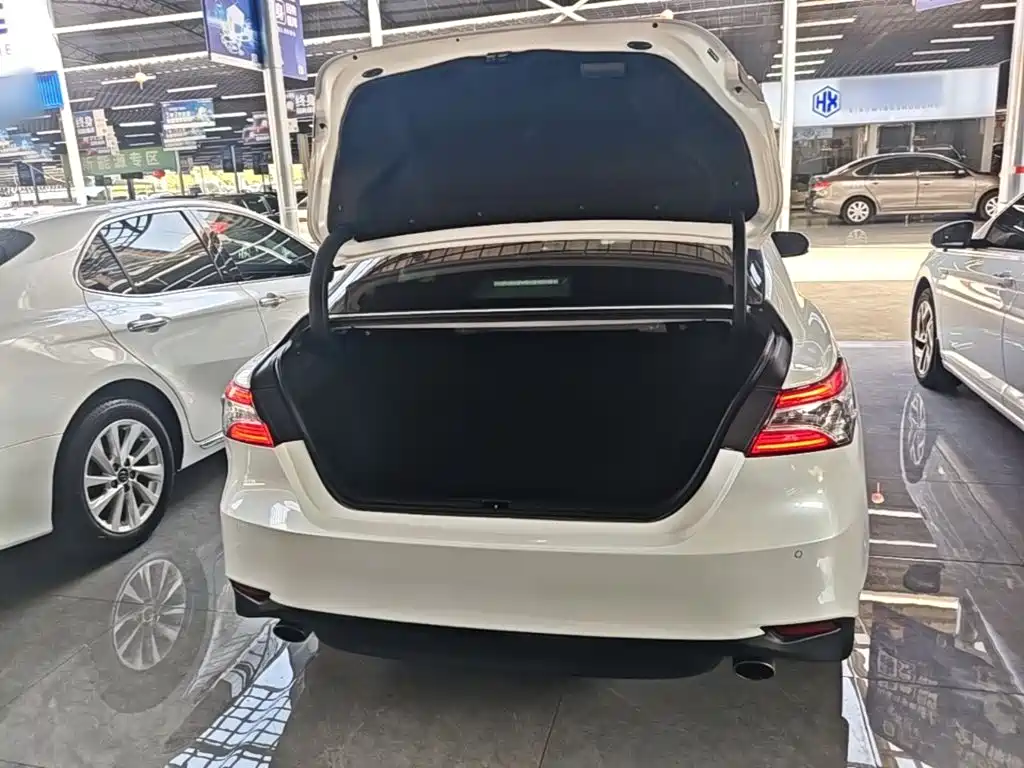Toyota Camry — миниатюра 19