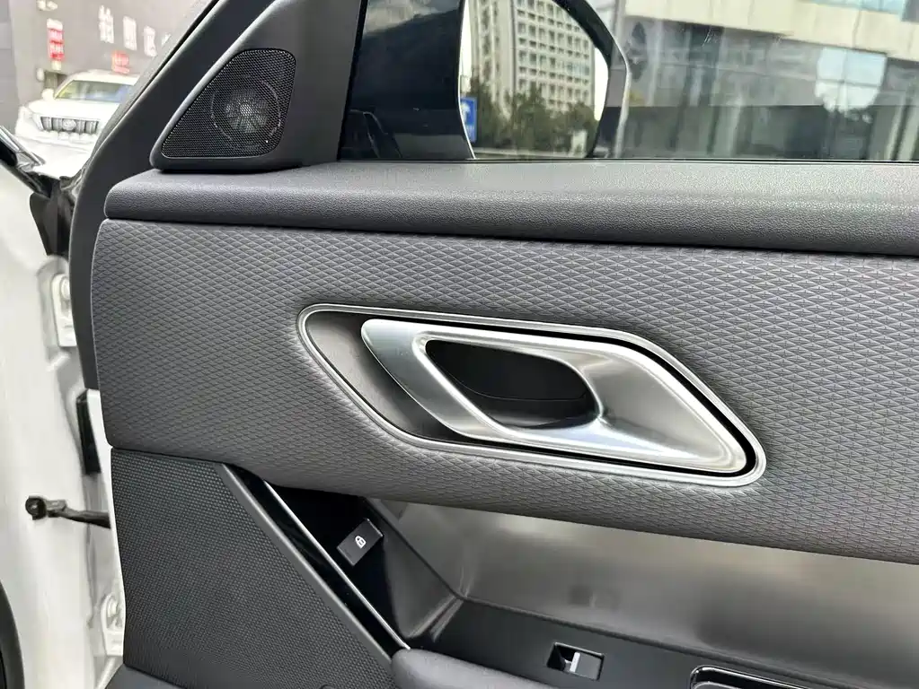 Land Rover Velar — миниатюра 29
