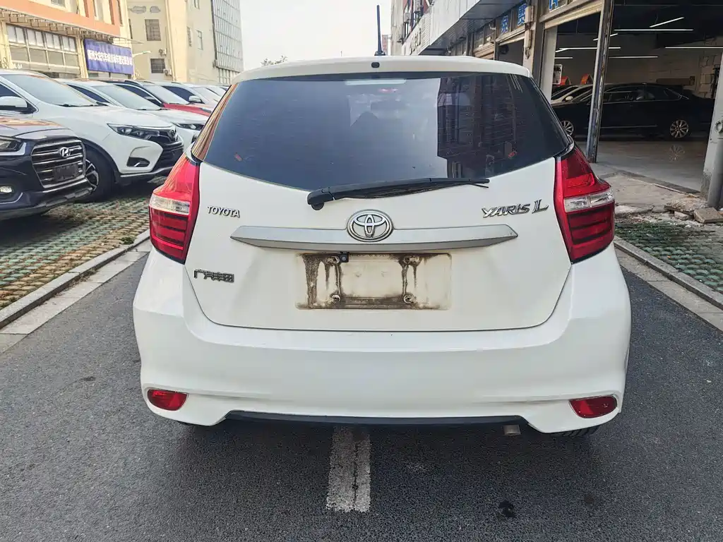 Toyota Yaris L — миниатюра 9