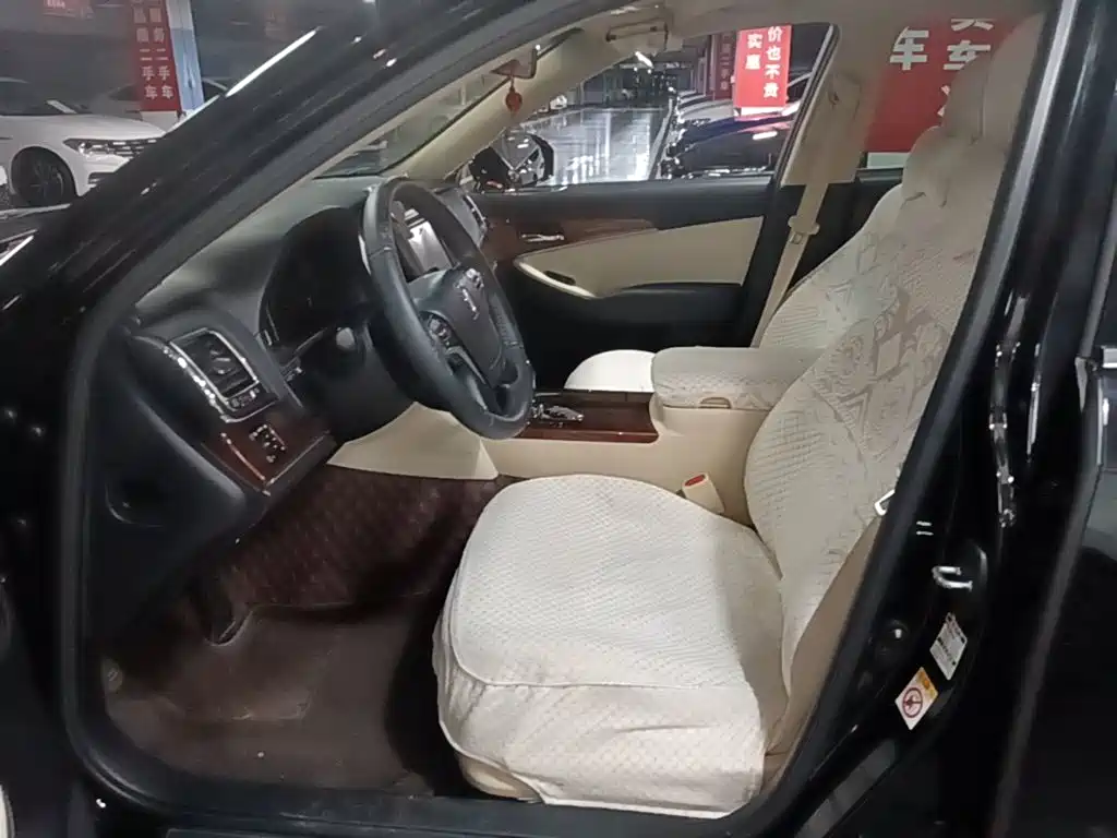 Toyota Crown — миниатюра 15