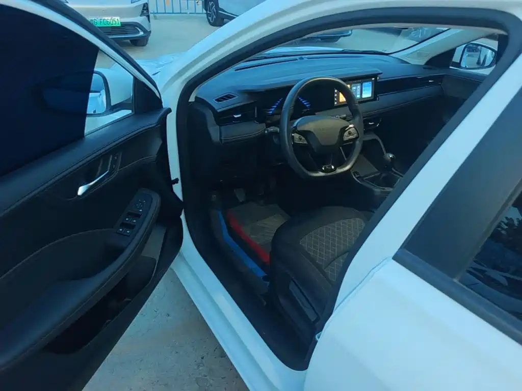 Roewe i5 — миниатюра 16
