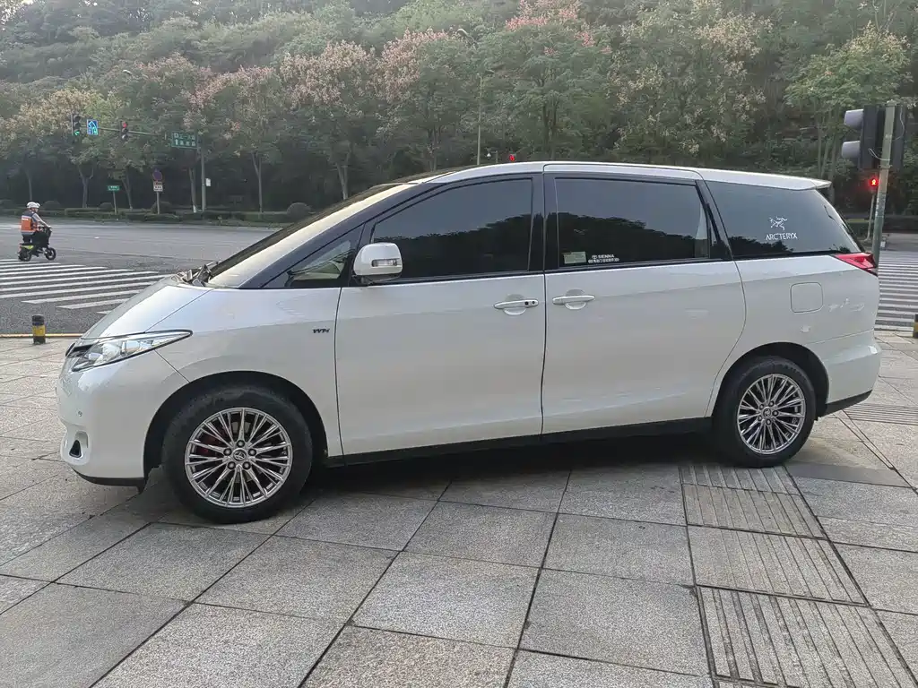 Toyota Previa — миниатюра 5