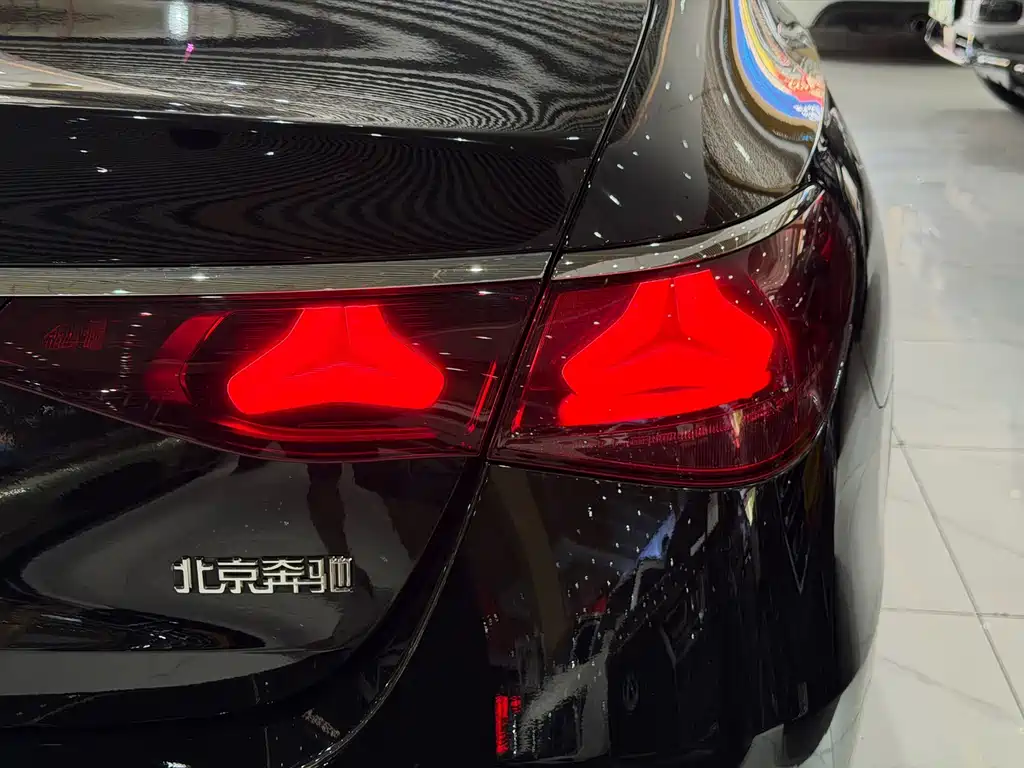Mercedes-Benz E-Class — миниатюра 8