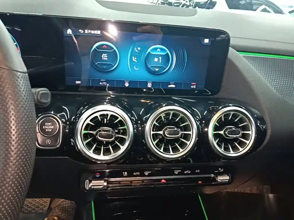 Mercedes-Benz GLA — миниатюра 13