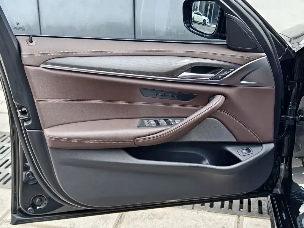 BMW 5 Series — миниатюра 19