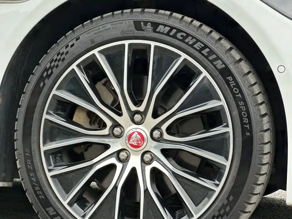 Jaguar XEL — миниатюра 4