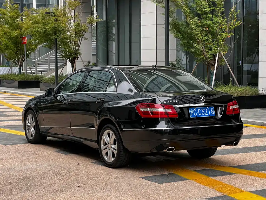 Mercedes-Benz E-Class — миниатюра 30