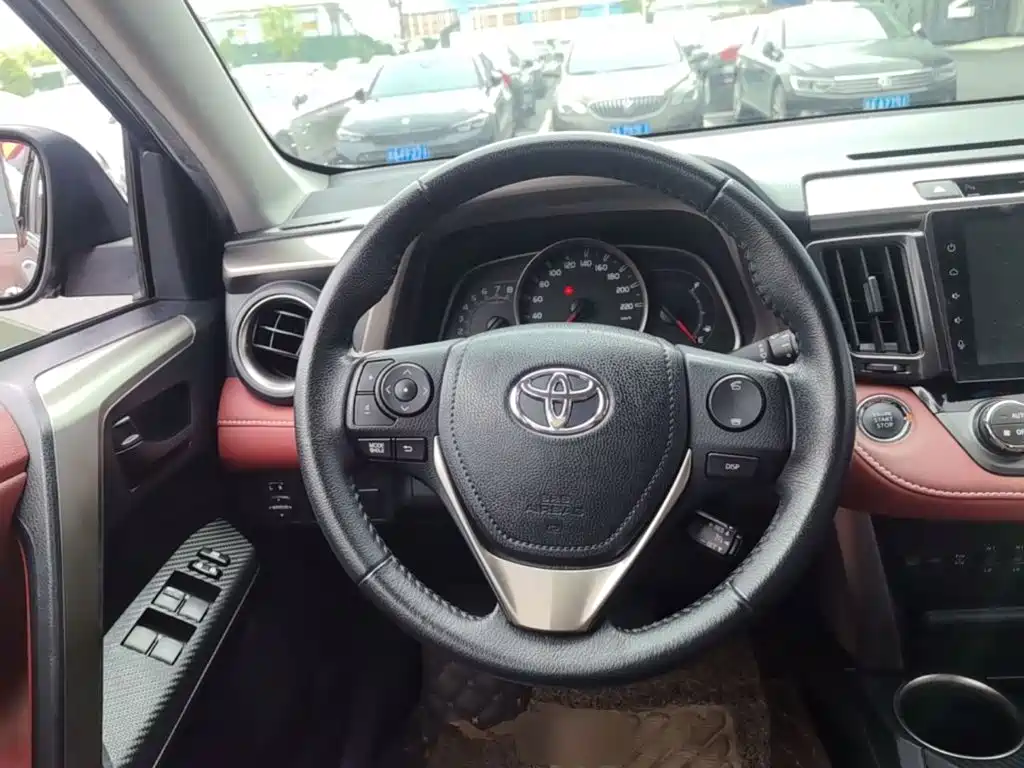 Toyota RAV4 — миниатюра 15