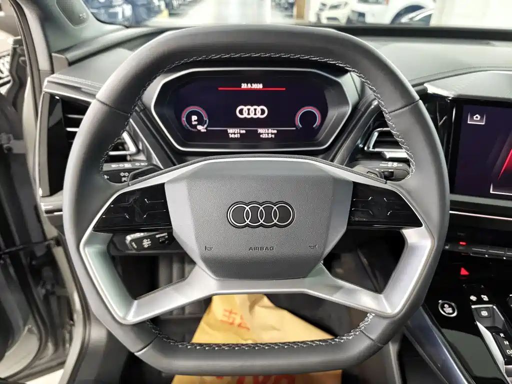 Audi Q4 e-tron — миниатюра 5