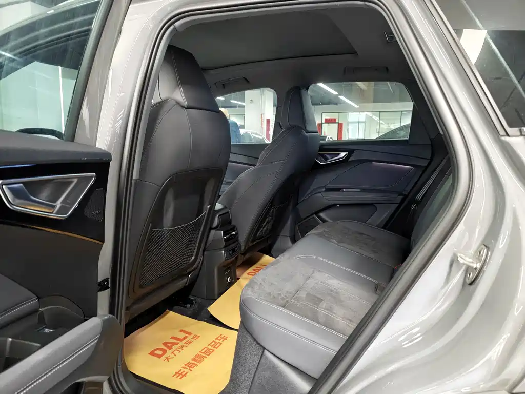 Audi Q4 e-tron — миниатюра 10