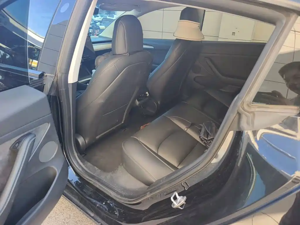 Tesla Model 3 — миниатюра 17