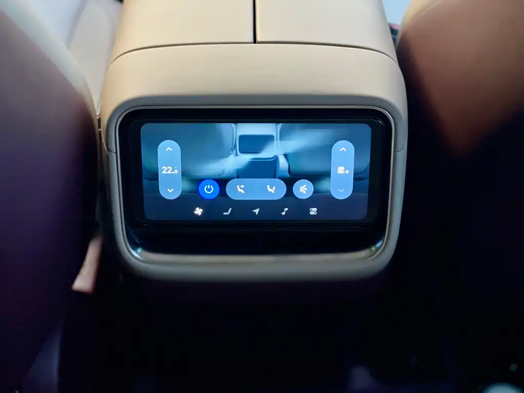 Xiaomi YU7 — миниатюра 21