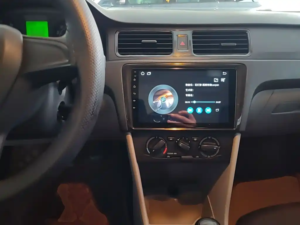 Skoda Rapid — миниатюра 10
