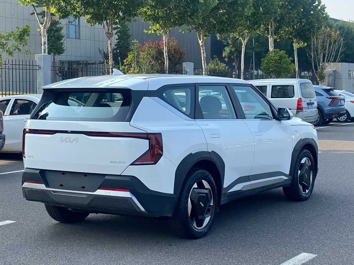 Kia EV5 2025 Белый из Китая