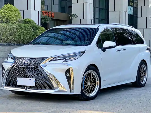 TOYOTA SIENNA 2023